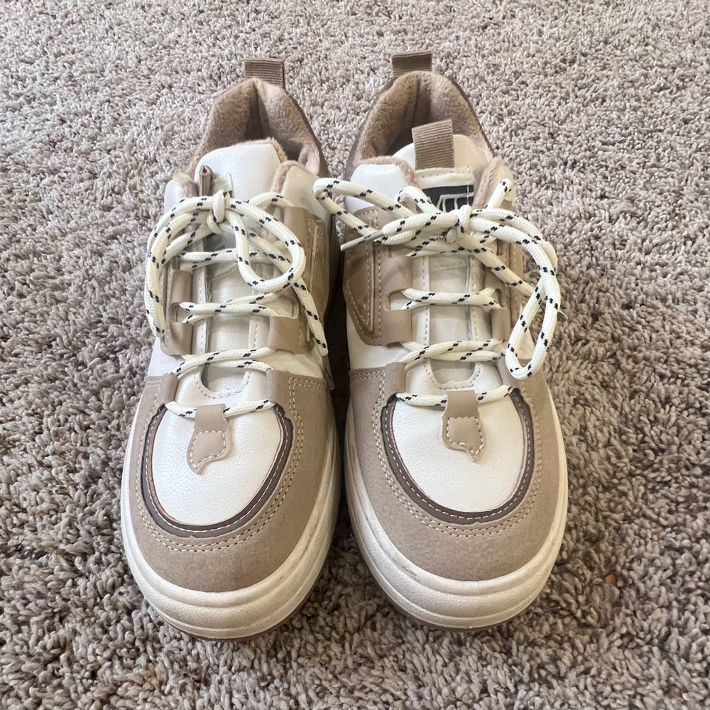 Tan and white pair of sneakers from SHEIN that are a size 7.